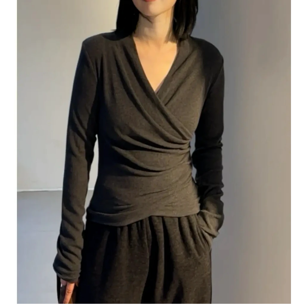 设计感不规则V领交叉长袖T恤女秋冬内搭外穿修身高级感褶皱上衣潮