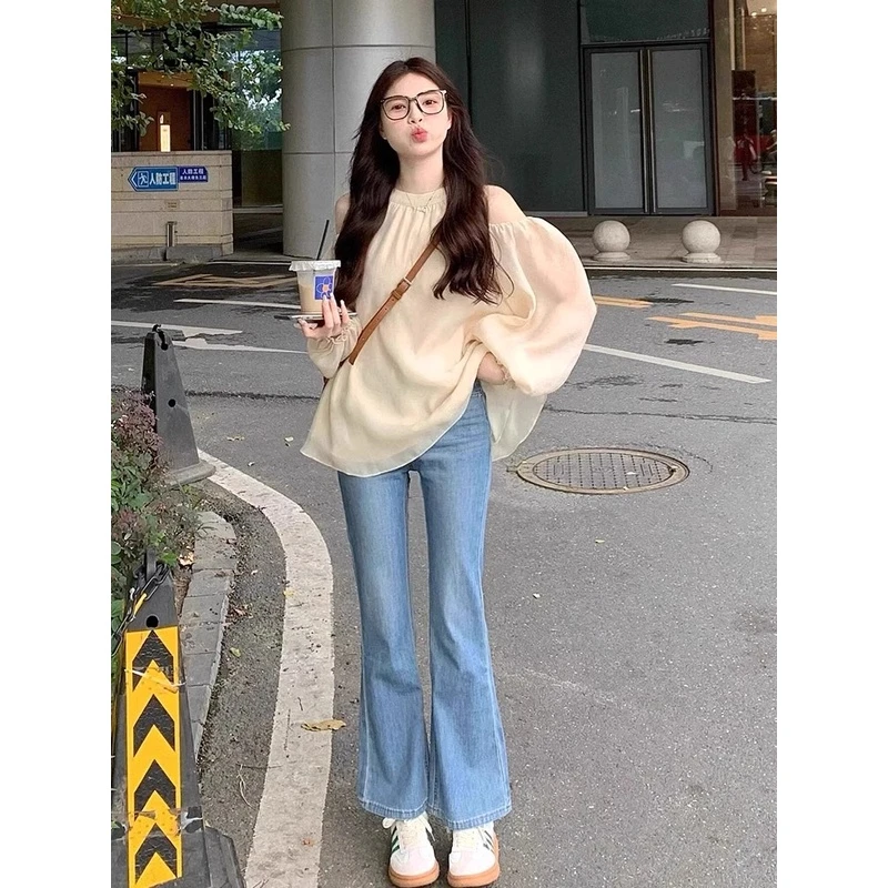 孕妇上衣春夏法式甜美减龄泡泡袖挂脖露肩衬衫时尚修身牛仔喇叭裤