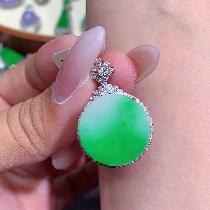 翡翠颈饰18K金镶嵌。。