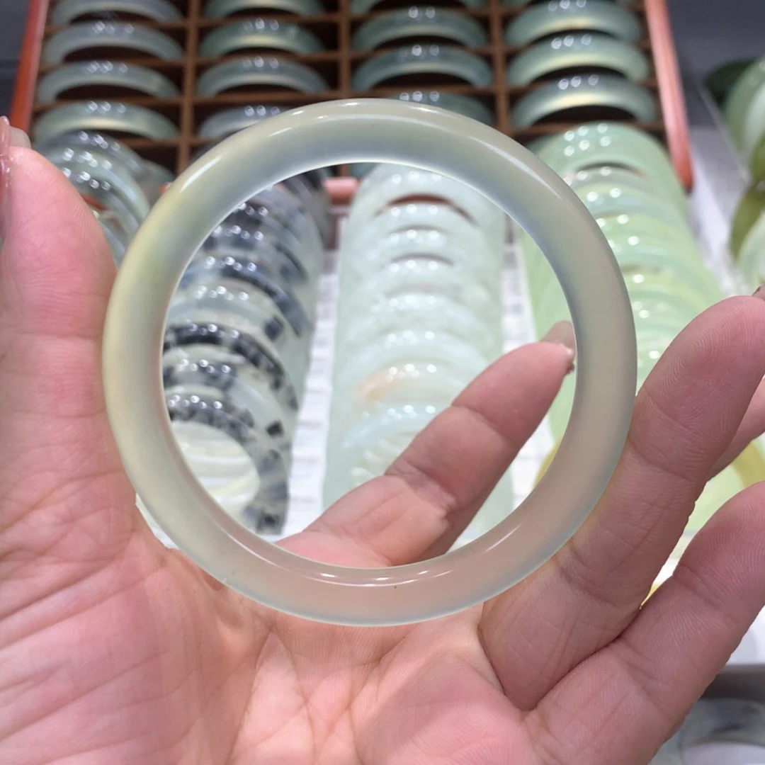 【闪购商品】蛇纹石玉手镯未镶嵌曾****·