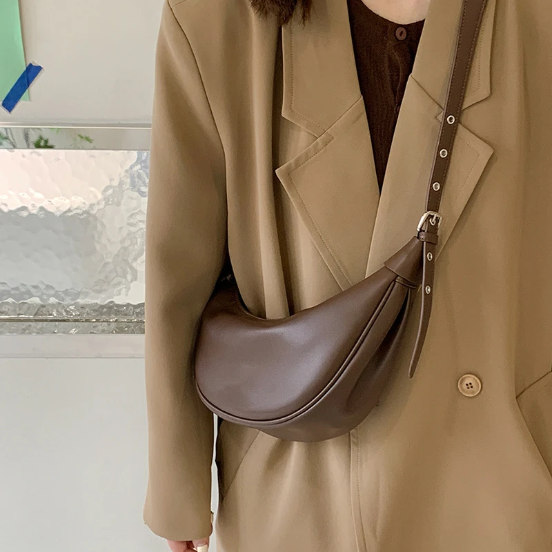 2024新款潮流包包月牙包包复古百搭小众时尚斜挎包女士百搭气质女