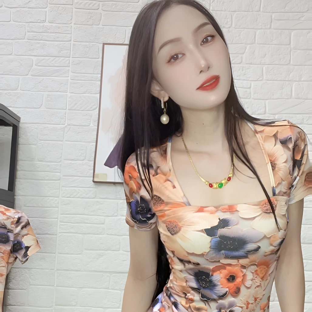 彩云之女方领气质包臀连衣裙