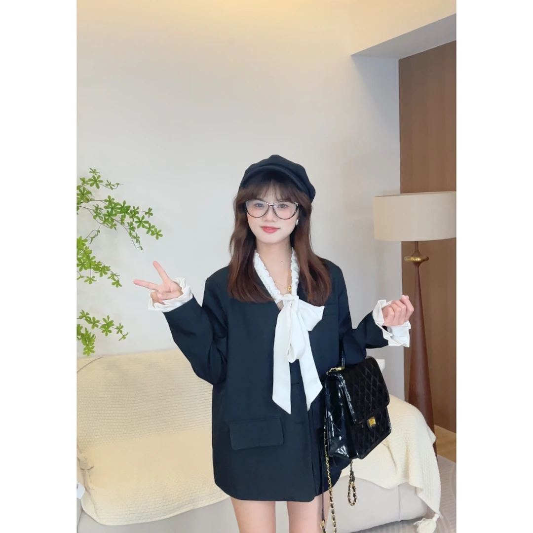 【樱桃小个子改版】秋季新款气质V领设计感宽松西装外套女ZR-W76141