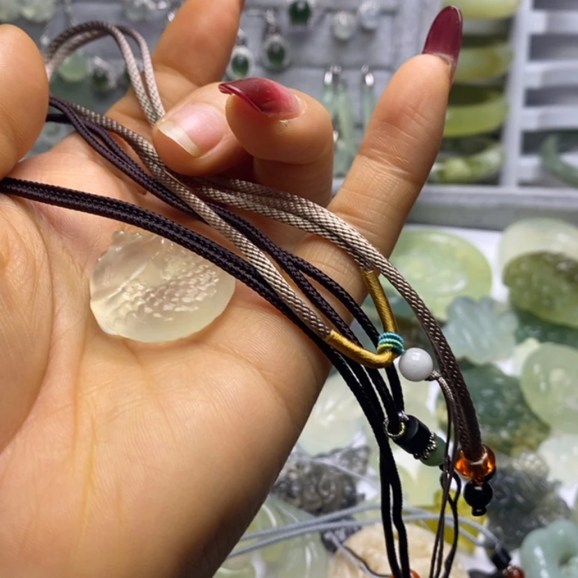 【闪购商品】岫玉颈饰未镶嵌立*?