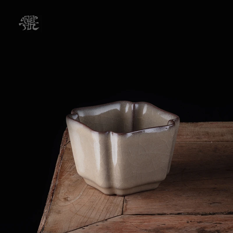 问鼎哥窑致巧款 四相杯