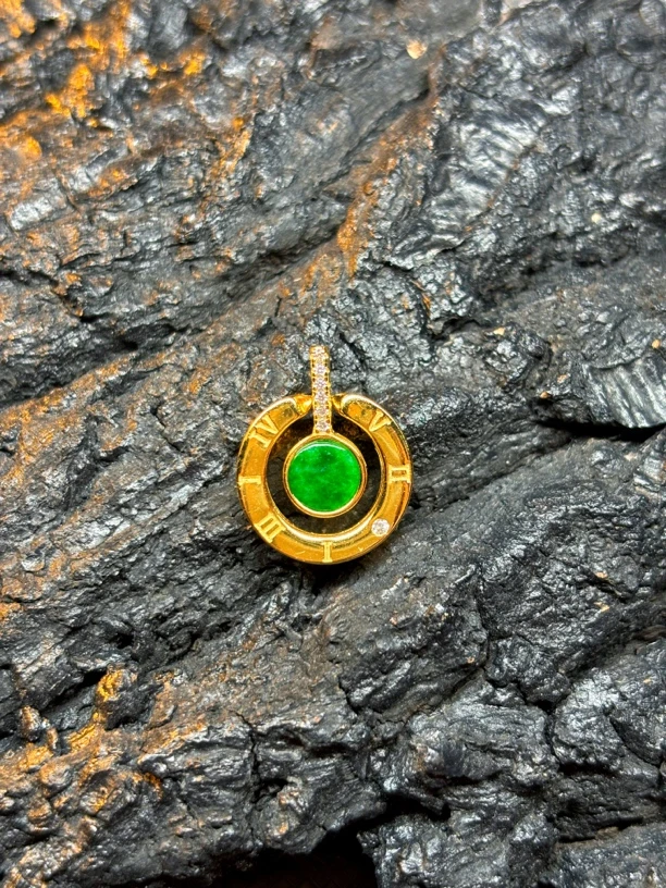 【新粉福利】天然翡翠A货满辣阳绿精致吊坠正反可戴