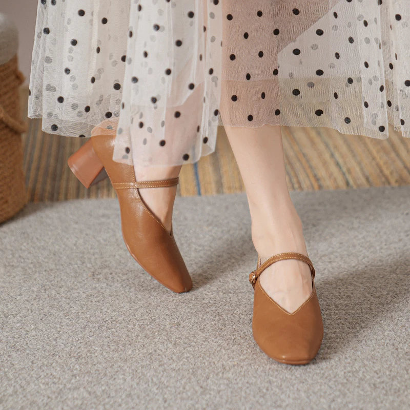 春秋新款一字带文艺复古玛丽珍粗跟高跟软皮软面小皮鞋法式方头鞋