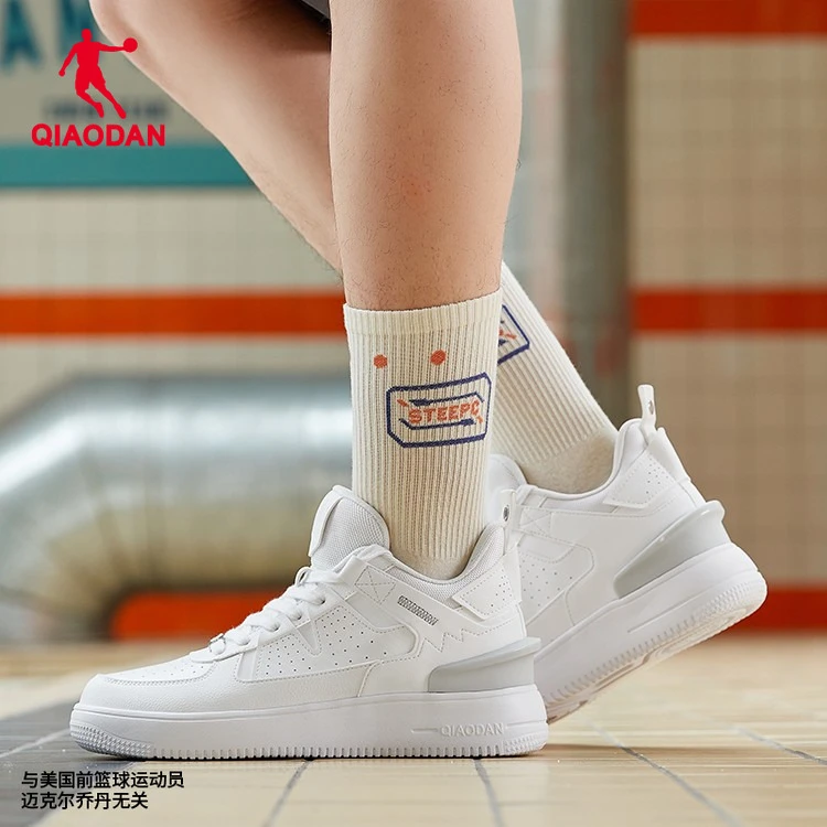 光影丨中国乔丹新款情侣板鞋透气休闲运动小白鞋百搭鞋子滑板鞋