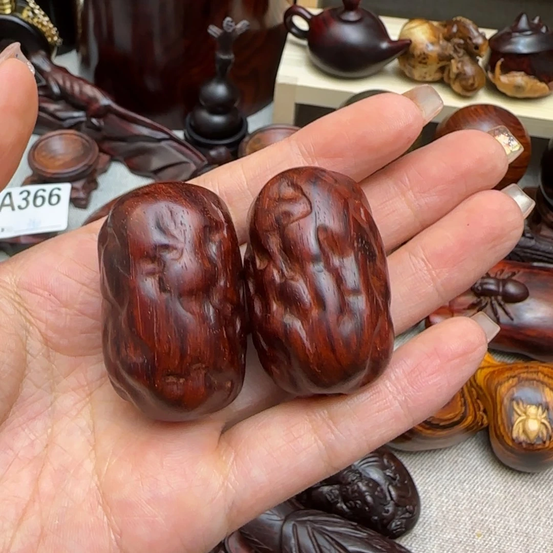 檀香紫檀（小叶紫檀）雕刻大枣两个