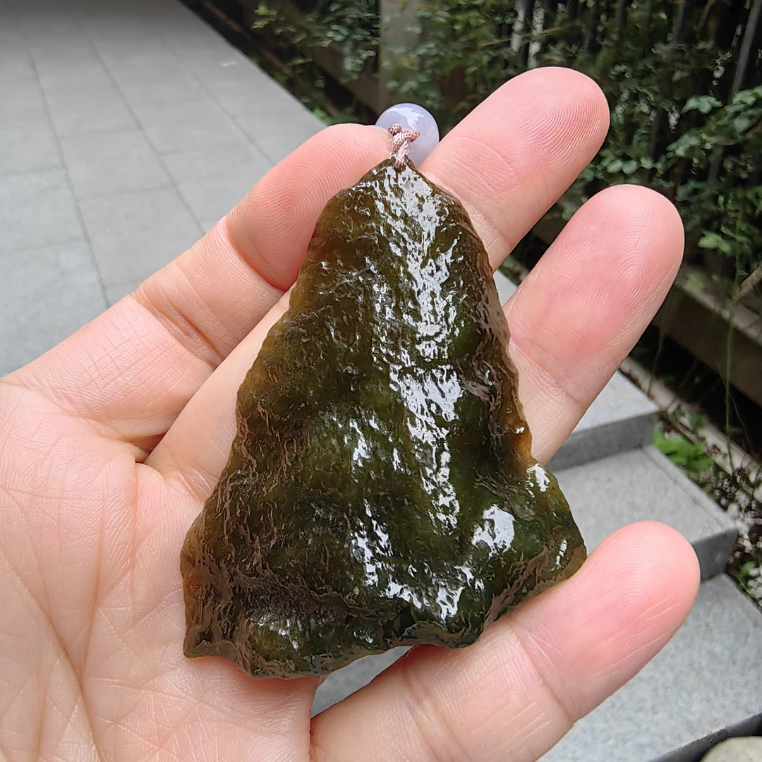 34121019天然翡翠黄翡蓝水果冻胶感随形石吊坠