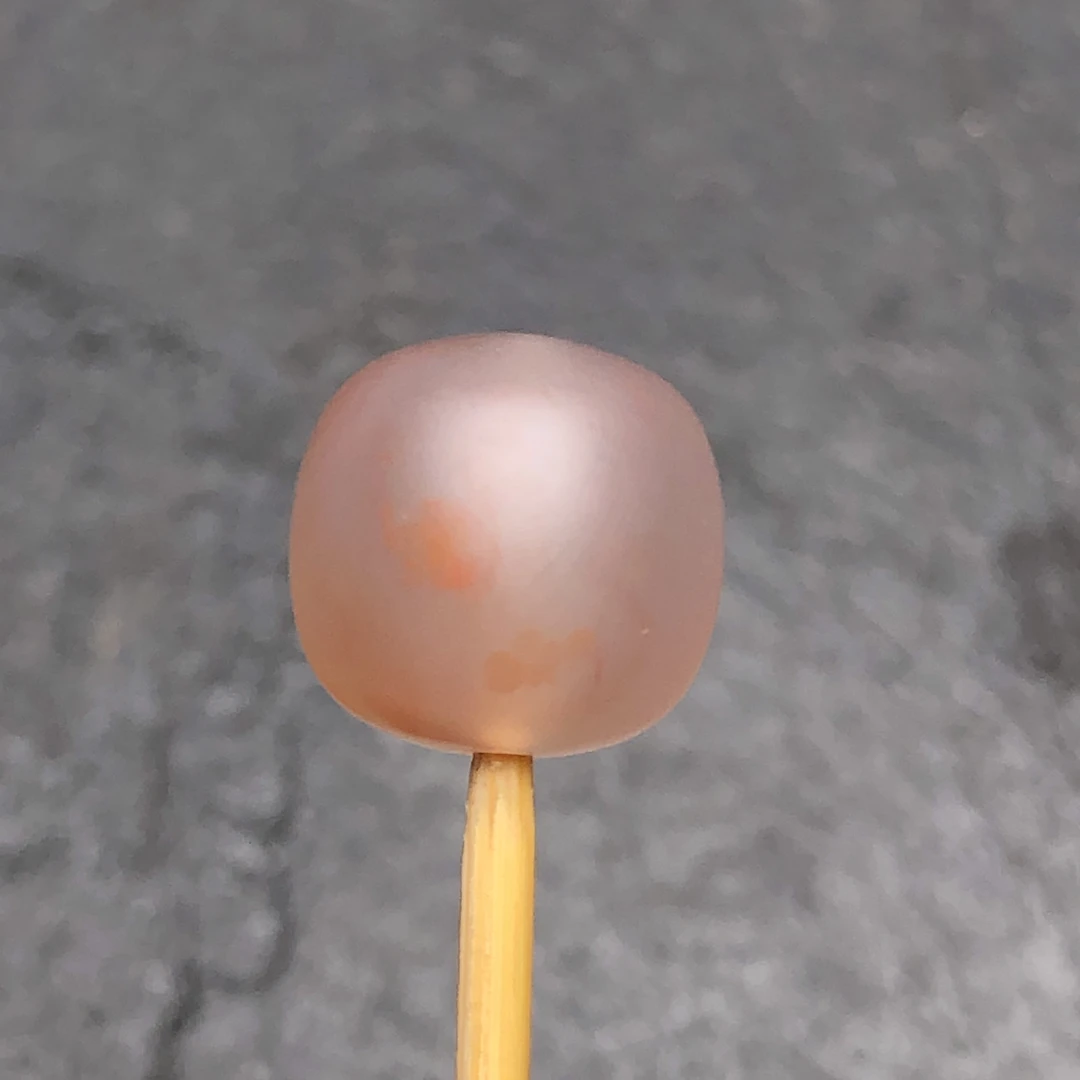 川料南红玛瑙手工打磨老型珠长10.8直径11.2毫米，无裂