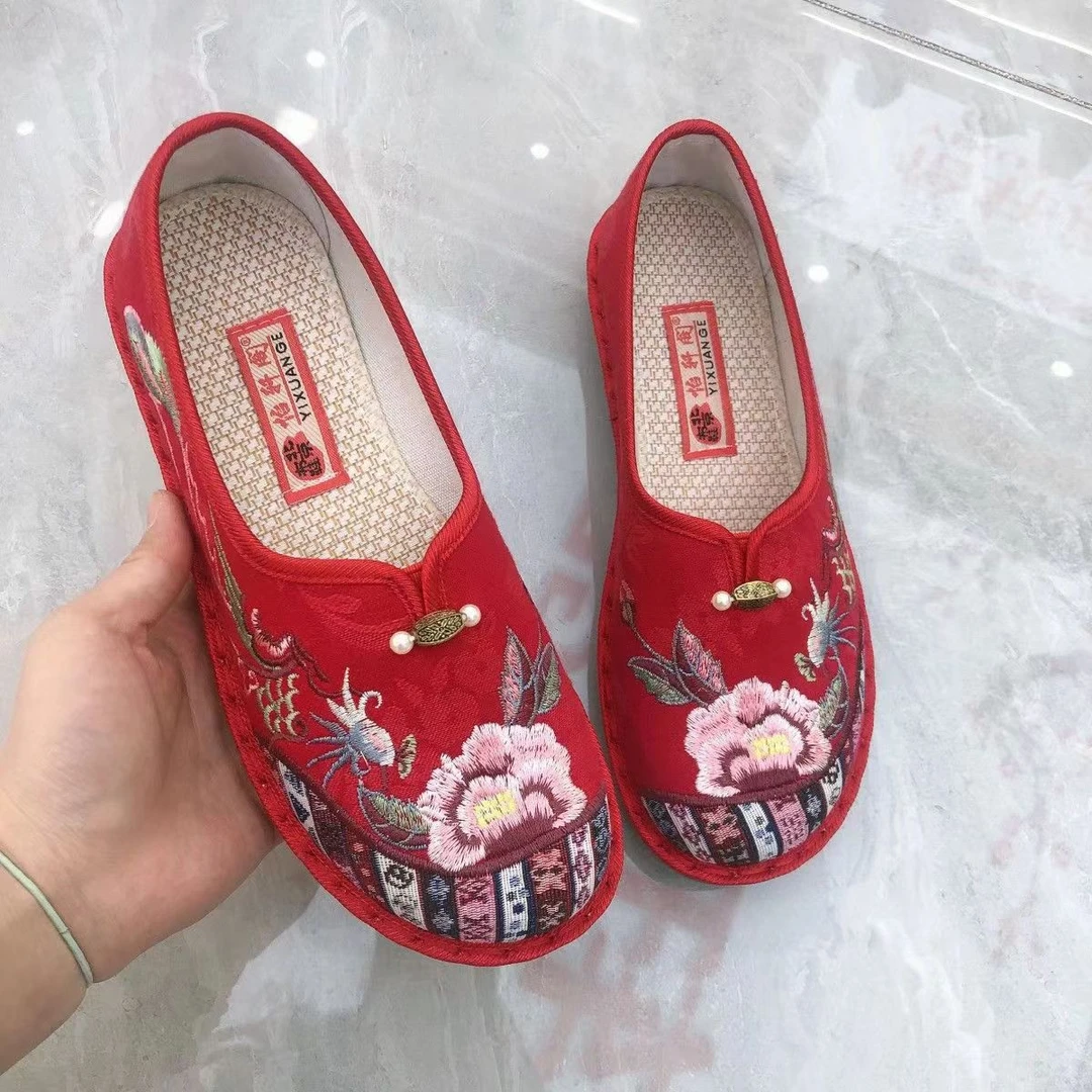 正宗老北京布鞋女复古妈妈布鞋绣花鞋底软底新款老年人绣花鞋