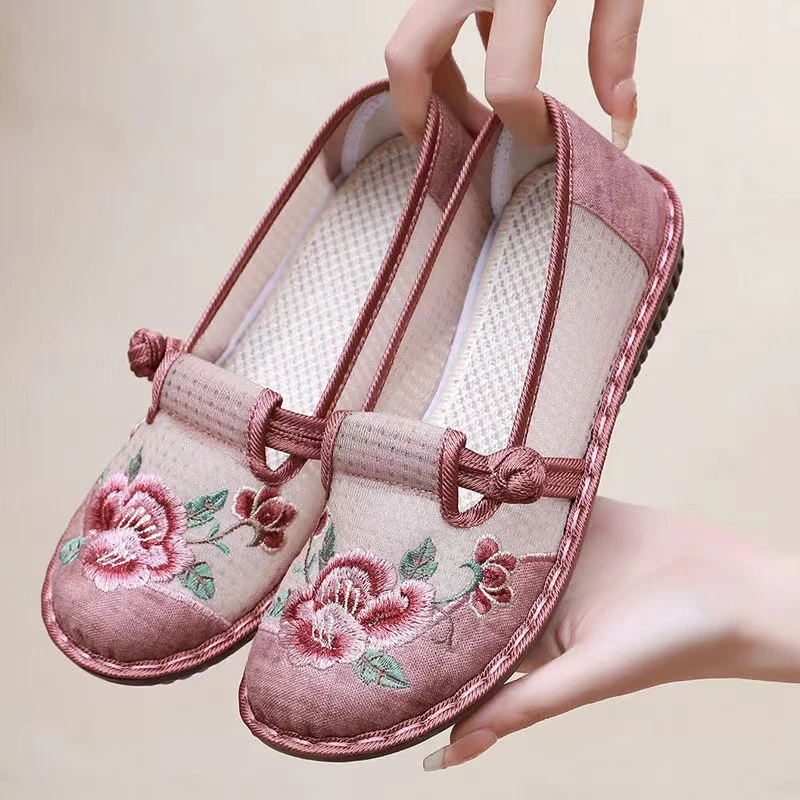2023新款老北京布鞋女透气网面民族风绣花鞋中老年纳底凉鞋妈妈鞋
