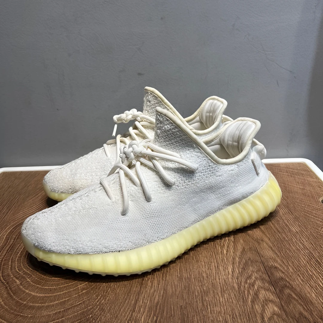Yeezy350纯白冰淇淋 41码二手无原盒 全新参考：2999 时尚百搭透气