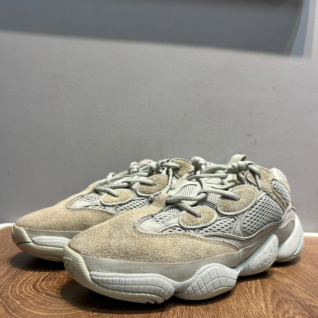 42.5码 Yeezy500海盐  个位数使用  品相如图