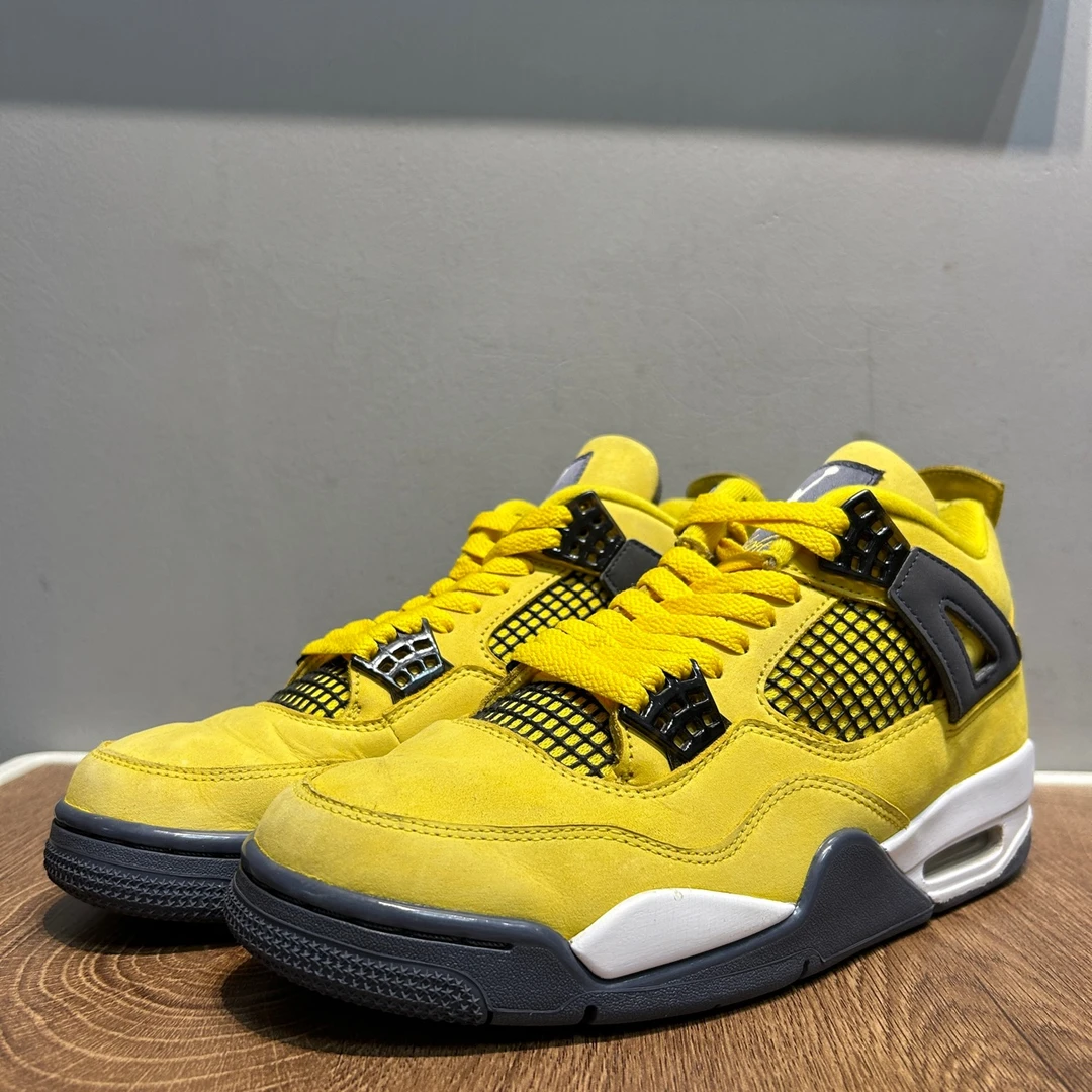 41码 Aj4电母  穿着次数不多 品相不错如图