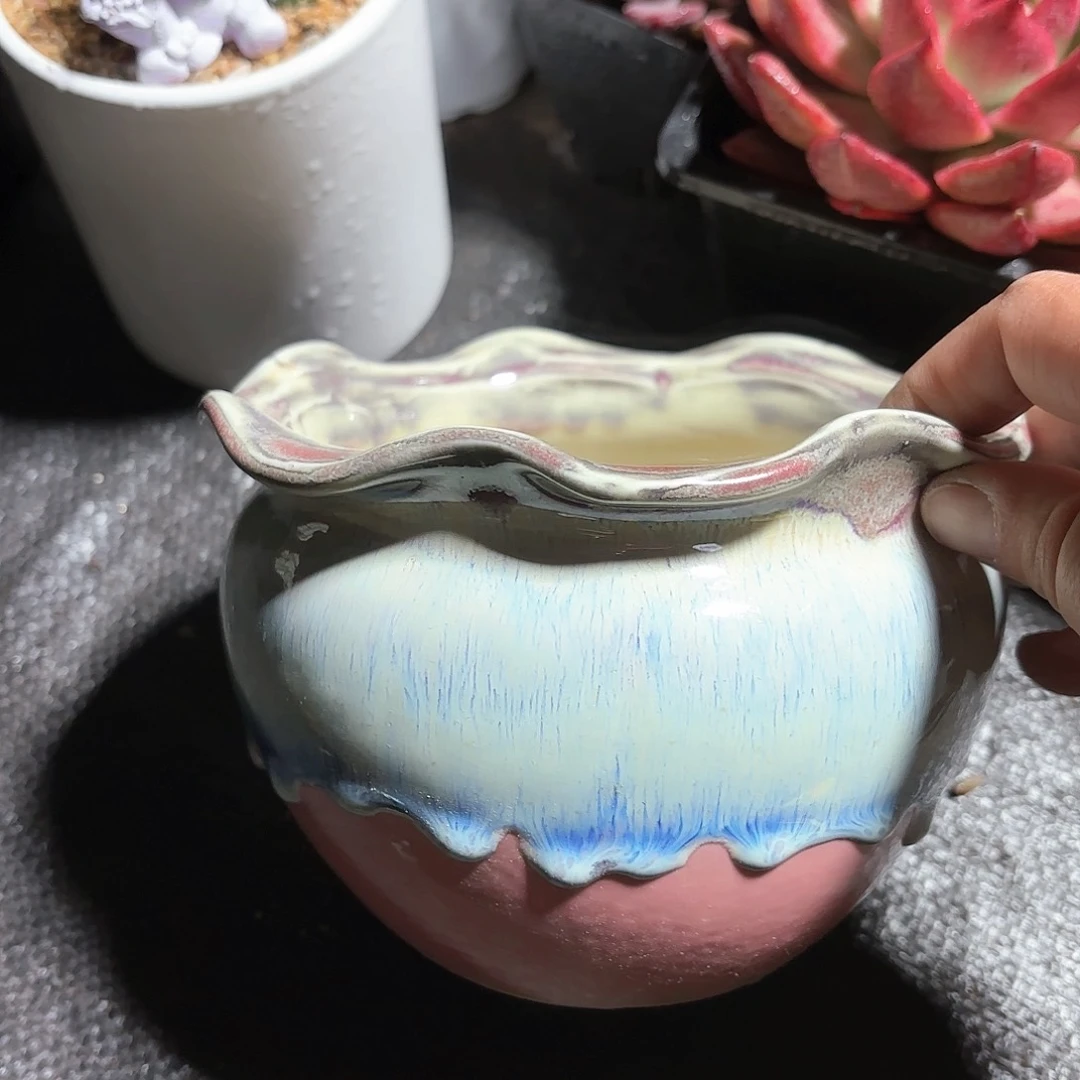 粉色圆盆带花边的