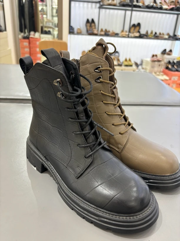 273161041c漫步佳人平底加棉马丁靴