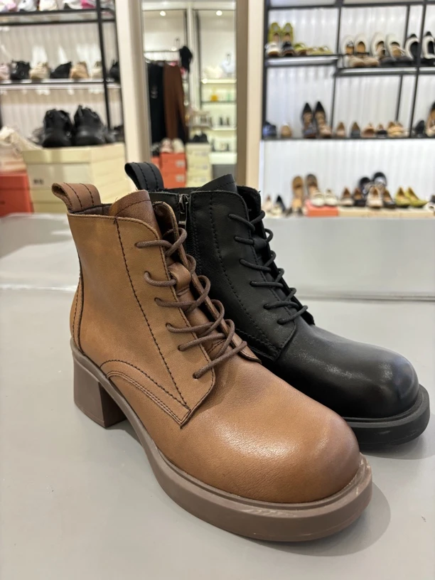 663162565e漫步佳人粗跟马丁靴