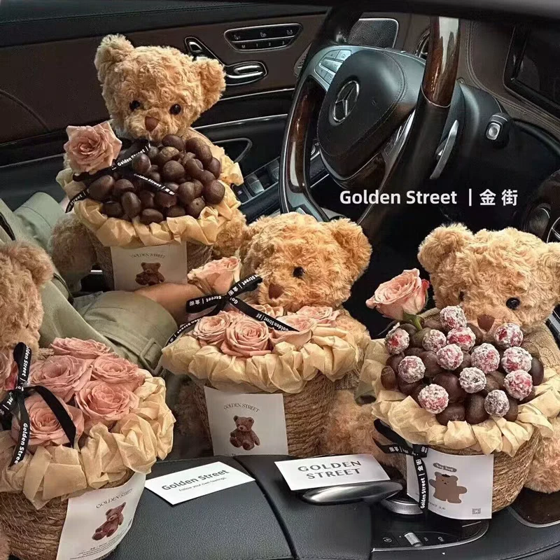 网红小熊板栗花束抱抱桶草编花篮抱抱袋草莓花蓝手工diy插花篮