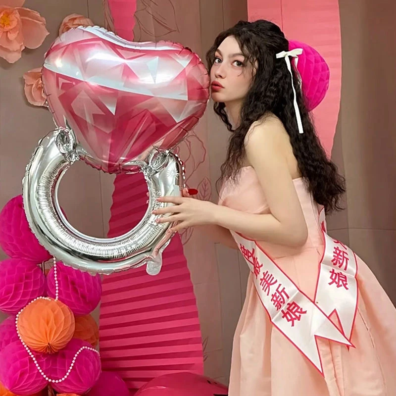新娘晨袍结婚拍照道具钻石创意戒指气球网红领证订婚求婚告白装饰