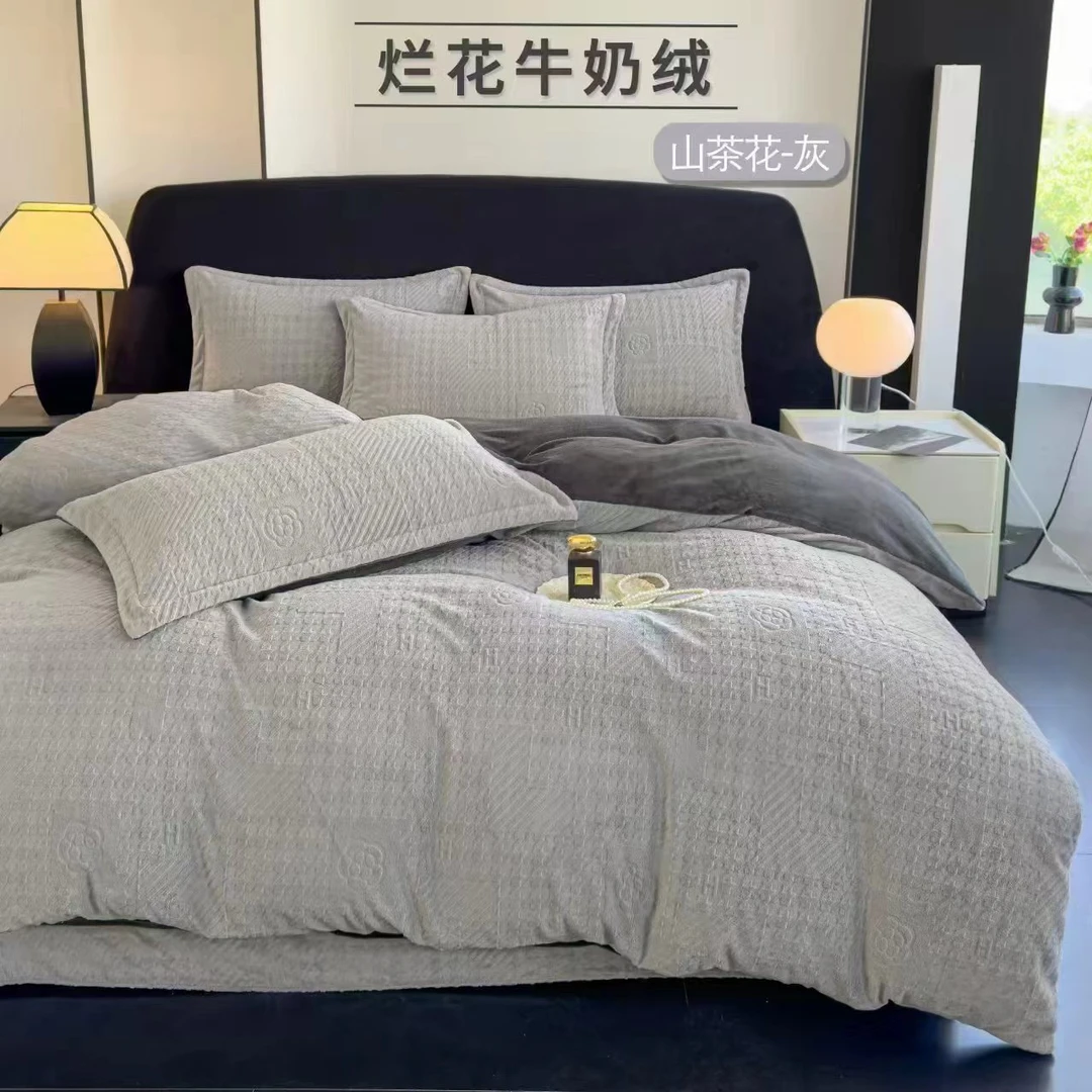 682   加厚绒四件套山茶花灰