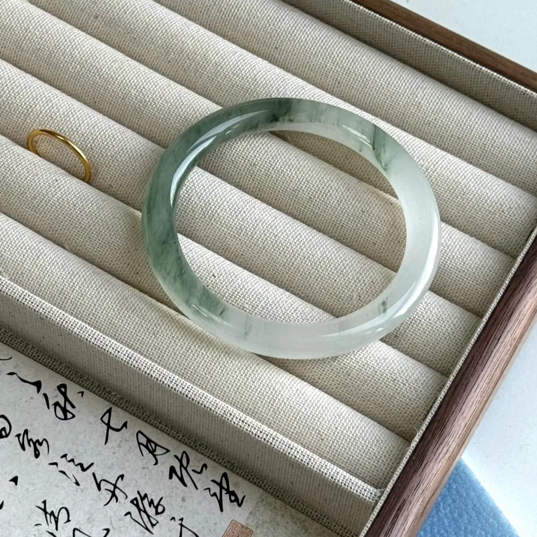 石英质玉天山翠手镯多样性发货（轻微色差，实物为准）编号：217