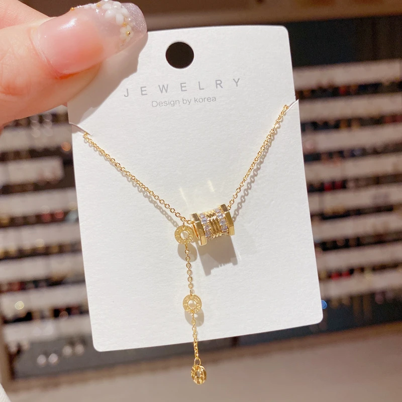 铜亚克力吊坠新款镶钻小蛮腰吊坠流苏锁骨链个性时尚轻奢设计项链