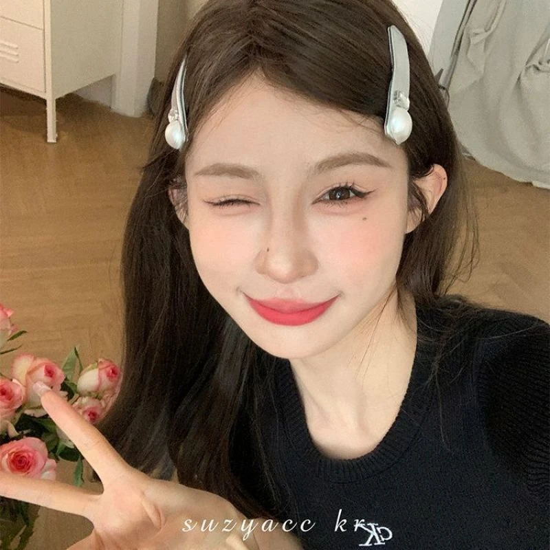 小众简约银色皮质仿珍珠发夹女2023新款前额刘海夹子头饰