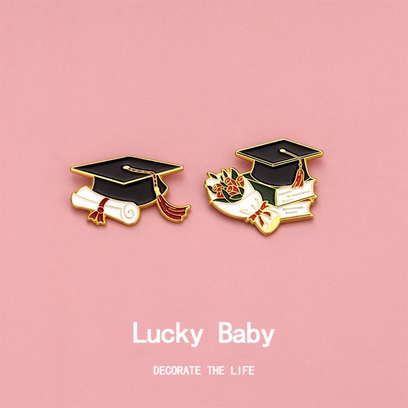毕业季学生礼物胸针男女学士帽金属徽章衣服配饰别针包包装饰品