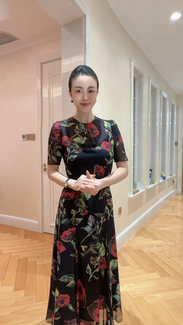 5057研家轻奢高级感气质圆领珍丝花色玫瑰印花短袖连衣裙