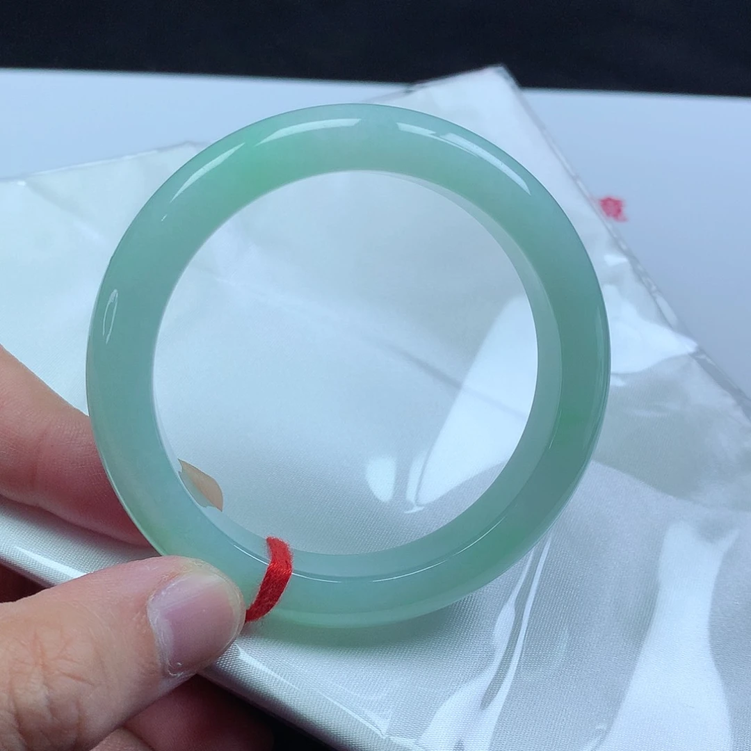 翡翠手镯未镶嵌56。56号