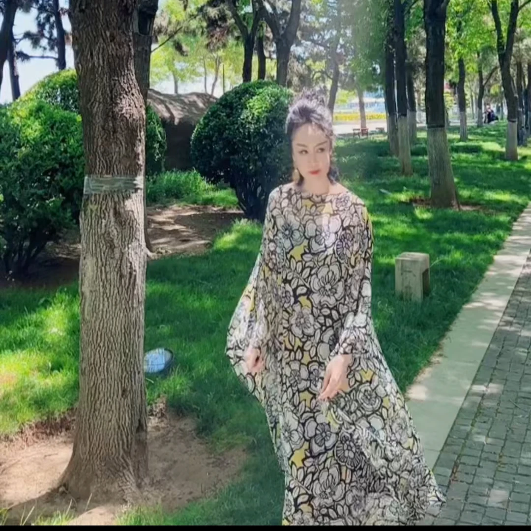 设计师原创花宽版连衣裙