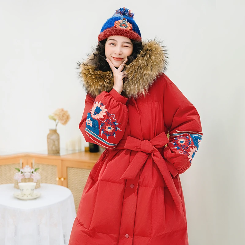 素萝长生莲 冬季白鸭绒长款过膝原创民族风刺绣貉子毛领羽绒服
