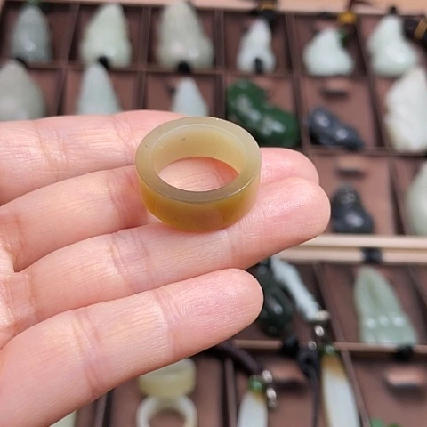 和田玉（糖玉）颈饰未镶嵌