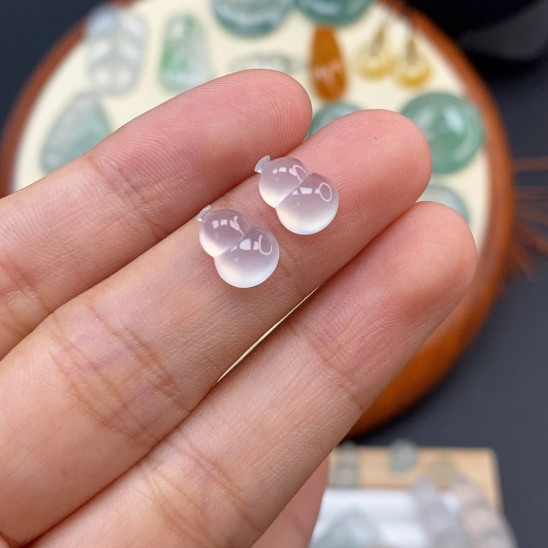 翡翠颈饰未镶嵌葫芦一对