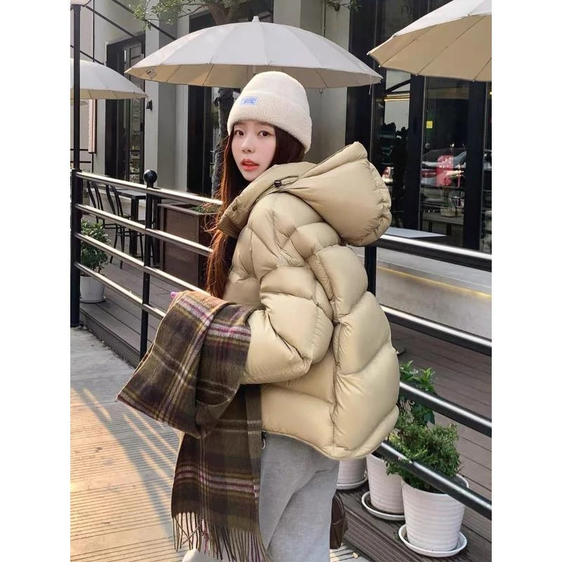 奶茶色鸭绒羽绒服女短款2024冬季新款韩版连帽加厚保暖面包服外套