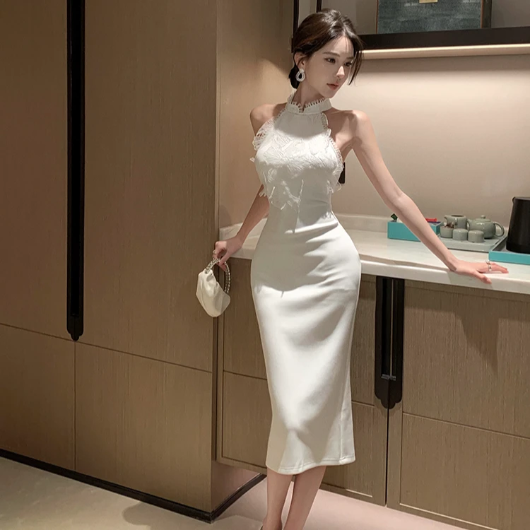 法式蕾丝钩花挂脖连衣裙女2025夏季新款高级感轻奢洋气修身礼服裙