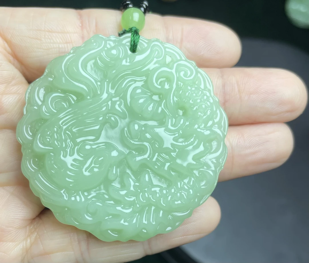 浅绿精雕龙凤牌挂件