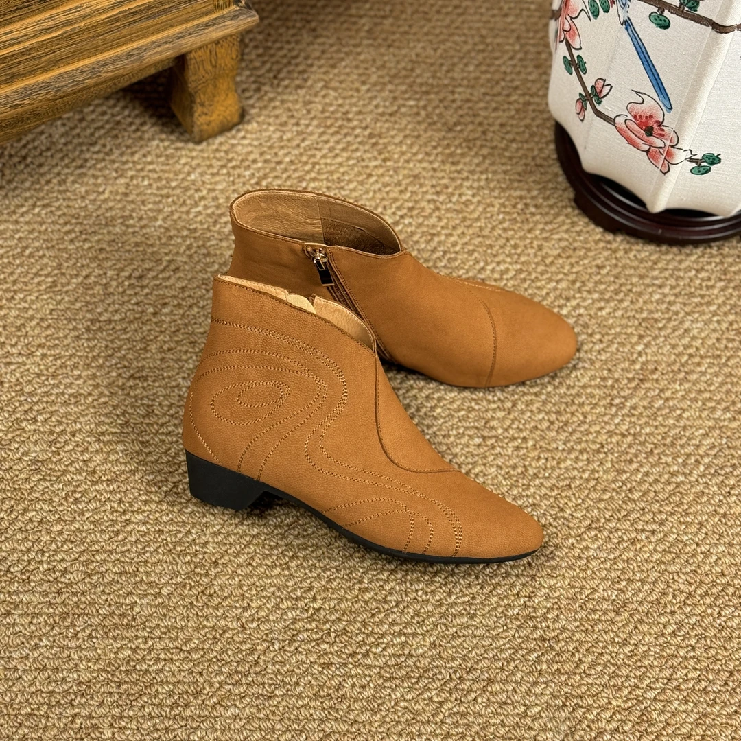 2CM低跟秋季女靴百搭真皮复古粗跟民族风尖头秋冬中跟英伦风时尚