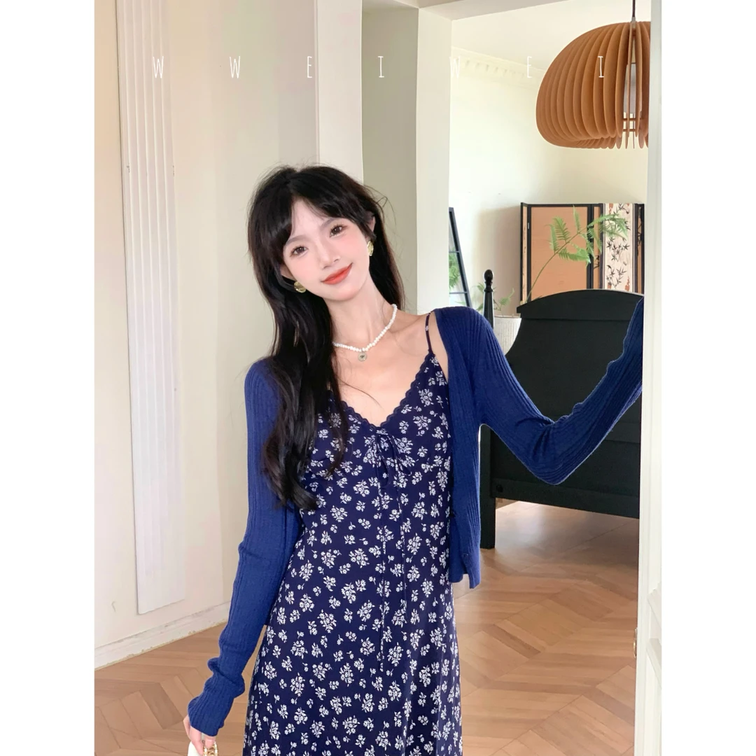 是玮玮哦【清潭洞】秋季时尚V领长袖蓝色短款针织开衫