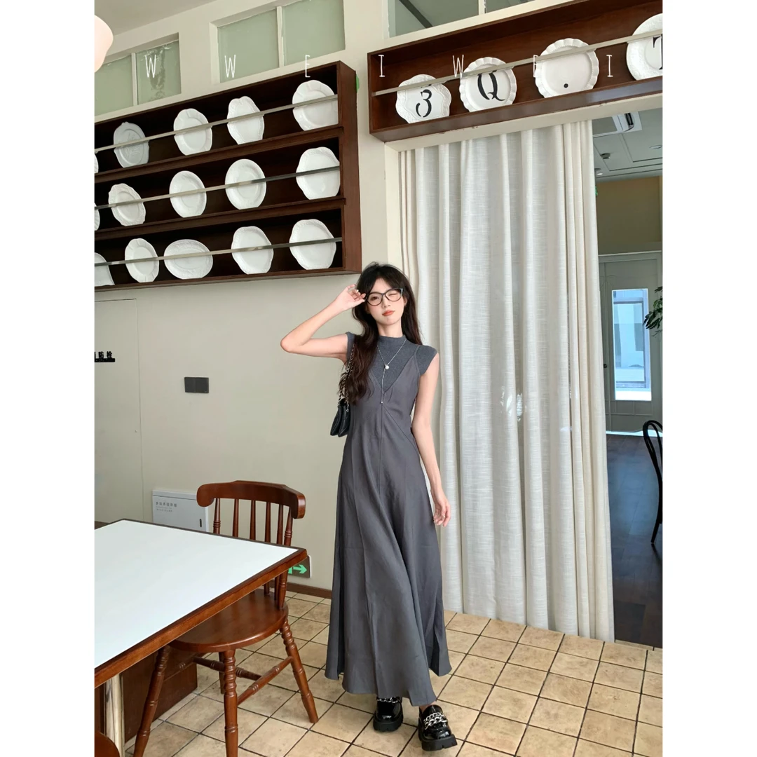 是玮玮哦【半岛美术馆】法式V领时尚潮流收腰显瘦灰色连衣裙