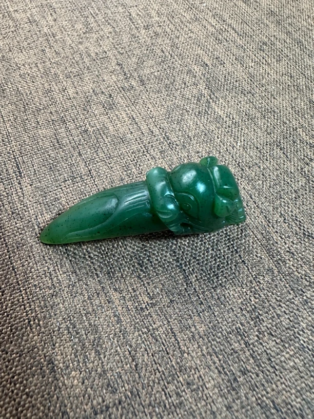 天然和田玉俄料红皮碧玉龙牙挂件吊坠