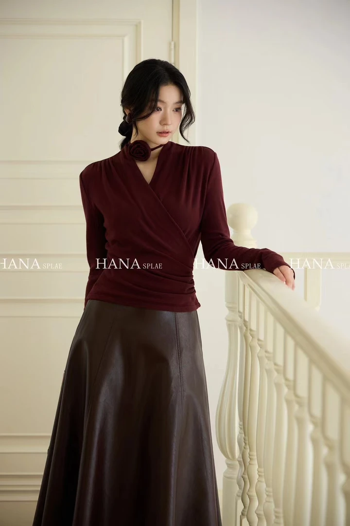 交叉V领设计感长袖T恤女秋冬气质修身显瘦褶皱打底上衣