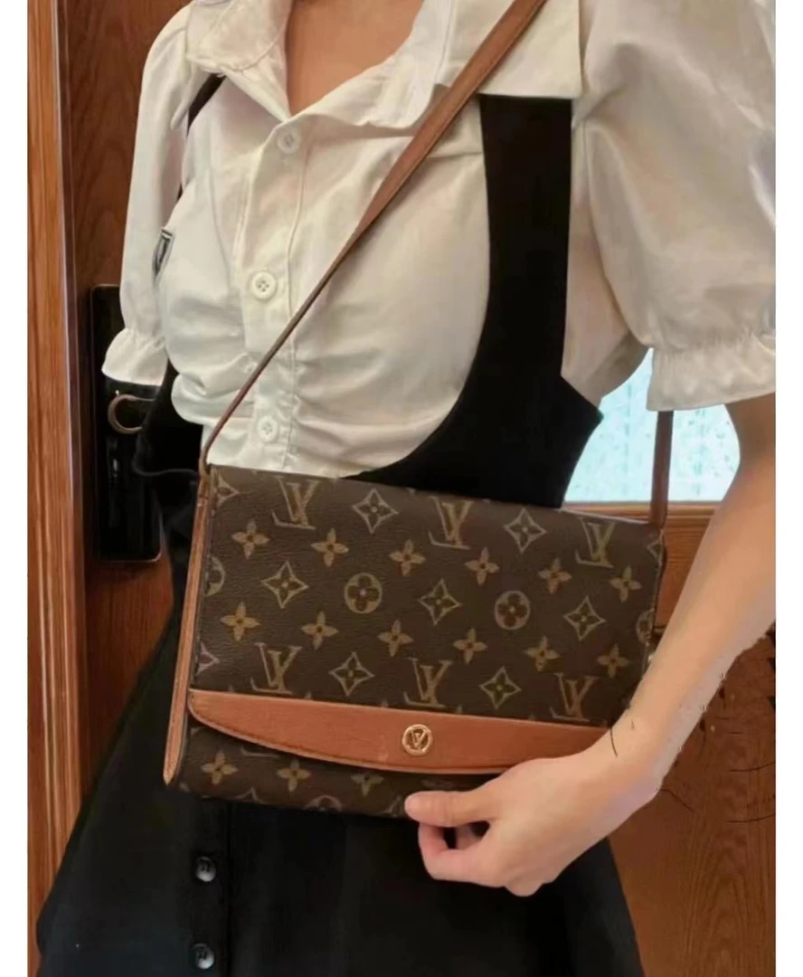 90新 LouisVuitton/路易威登 LV老花信封单肩包