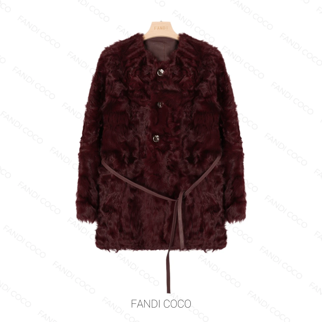 FANDI COCO “圣诞限定” 湖羊羔皮小胡羊嵿奢皮毛一体外套 KX2650