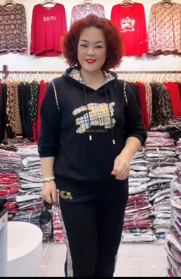 68170黑色长袖新款时尚运动套装热卖中，显瘦休闲舒适洋气大码女装