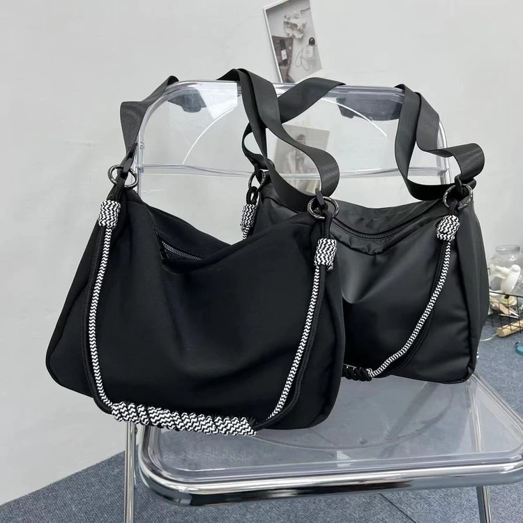 2023新款大容量时尚健身斜挎包女韩系单肩包情侣百搭暗黑风背包