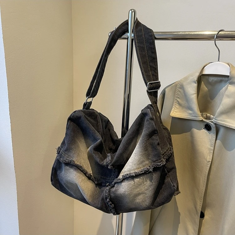 休闲大容量港风牛仔布包包女式2025新款轻便百搭斜挎包通勤单肩包