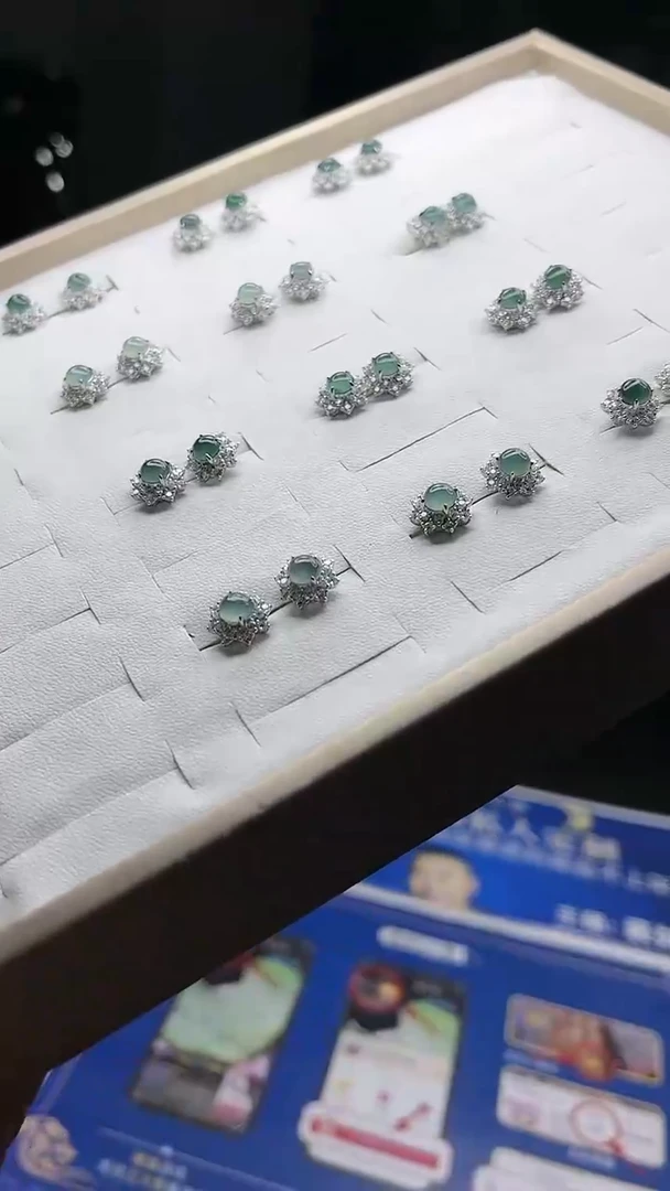 【闪购商品】翡翠耳钉银S925镶嵌G008W1029020多样性